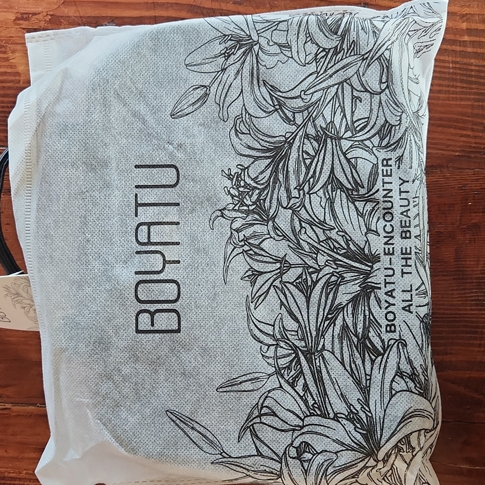 Boyatu Black Make up travel Bag โ NWT โ Woven Leather โ Silver Hardware โ Classy - Picture 14 of 15